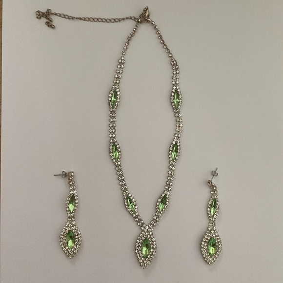 Green Costume Jewelry Set - Picture 1 of 5